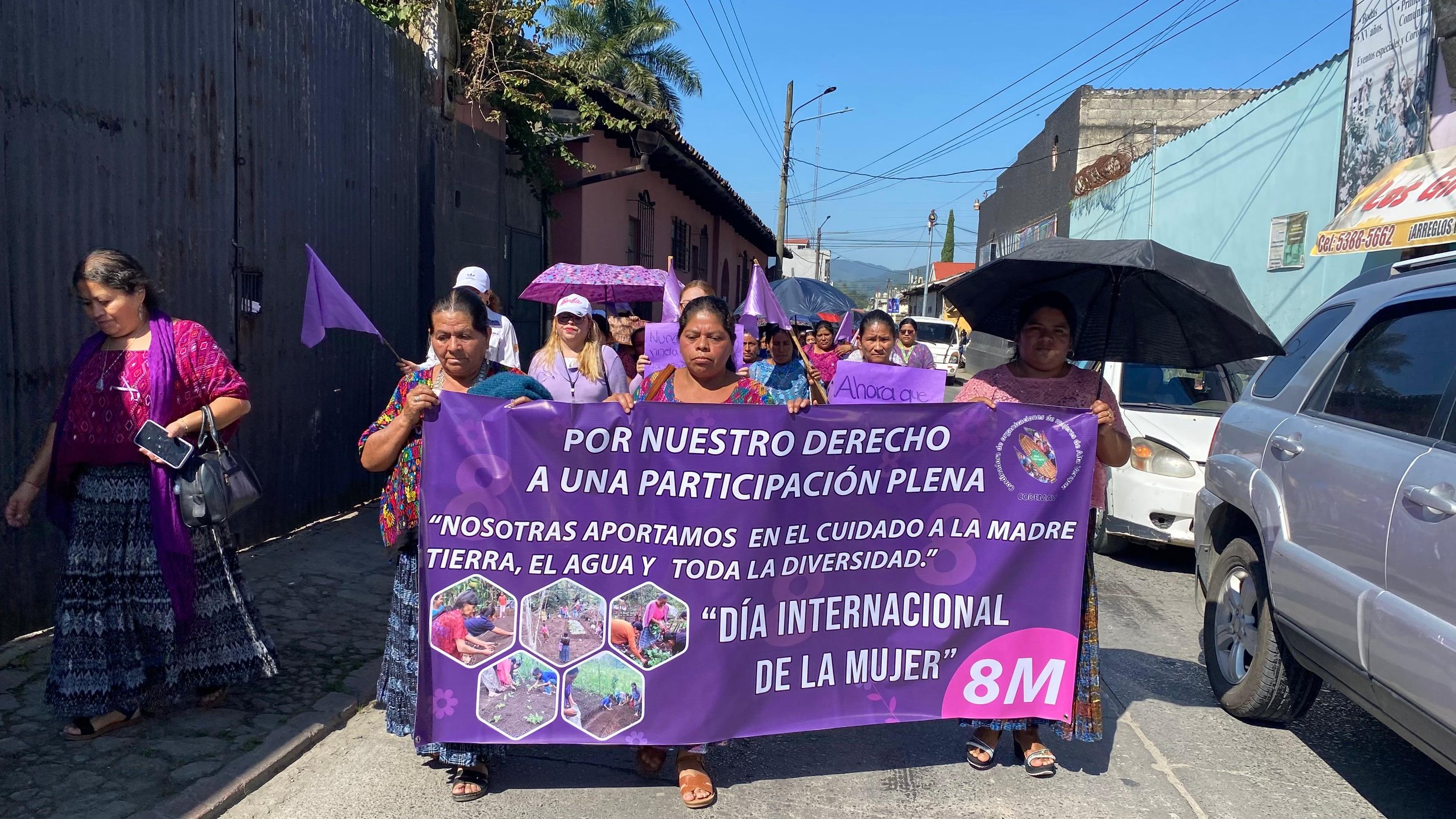  Mujeres Q’eqchi’ participan en una caminata en Cobán, Alta Verapaz. Foto Yeimi Alonzo. 